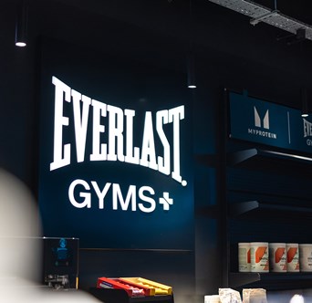 Everlast gyms signage